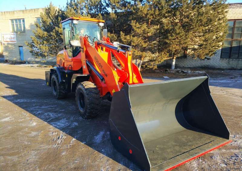 Фронтальный погрузчик molot 300M