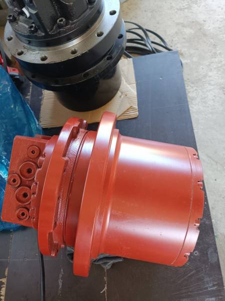 Бортовой редуктор хода в сборе с гидромотором для экск