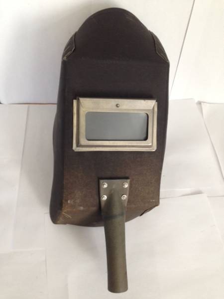 Щиток сварщика из электрокартона с ручкой