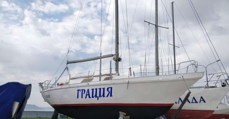 Яхта парусная 9.8м