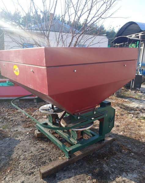 Разбрасыватель удобрений, песка рум-1000