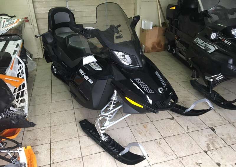 Ski-Doo Grand Touring 1200 SE