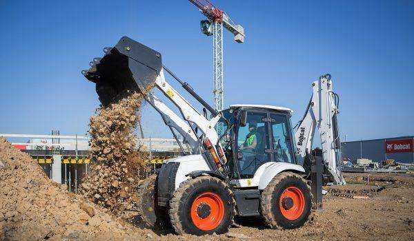 Экскаватор-погрузчик Bobcat B780, 2022