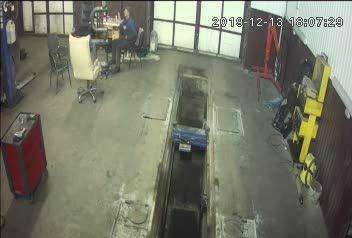 Подъемник, камера и яма