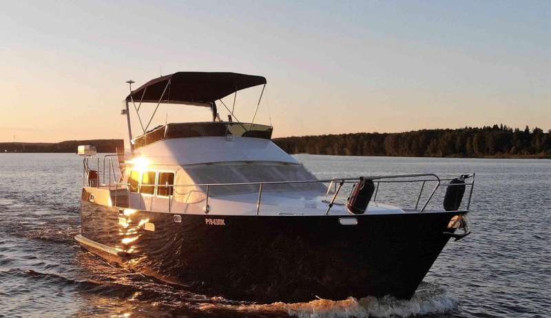 Моторная водоизмещающая яхта Euro1200