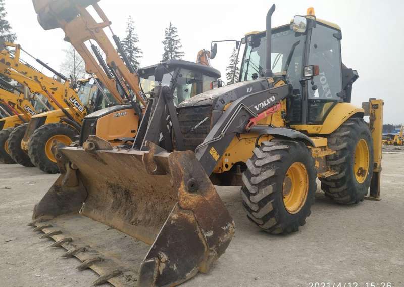 Экскаватор-погрузчик Volvo BL71 2010г