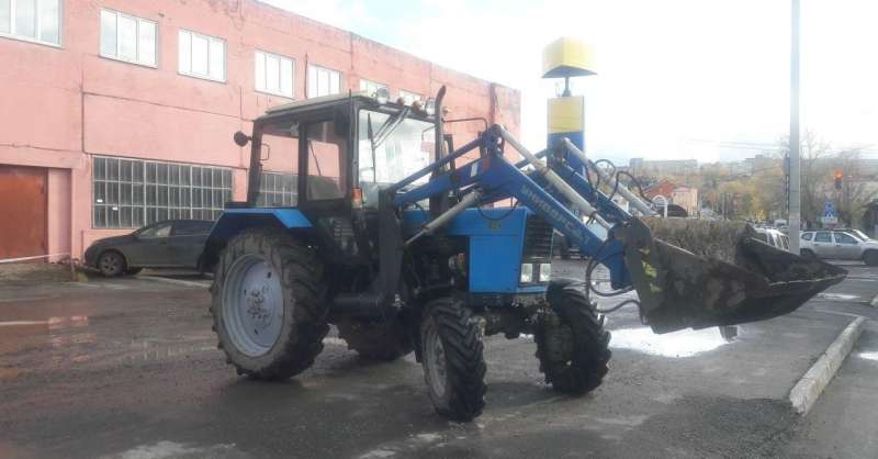 Трактор мтз 82.1 с фронтальным погрузчиком