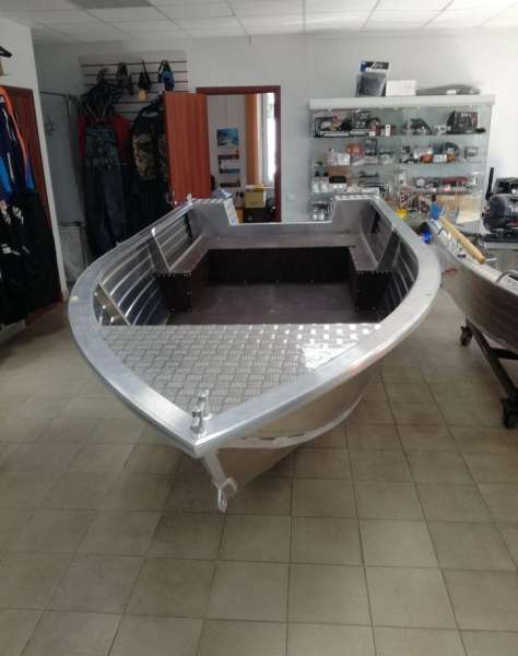 Моторная алюминиевая лодка Салют Классик 430Р