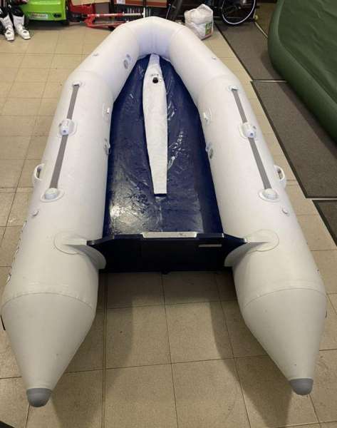 Продаю надувную лодку Bombard Typhoon 335