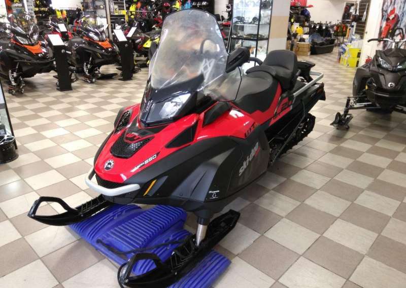 Снегоход Ski-Doo Skandic WT 550F