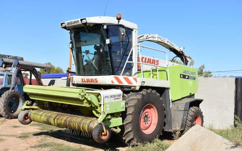 Кормоуборочный комбайн claas jaguar-830