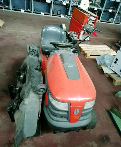 Мини трактор Husqvarna YTH 184T