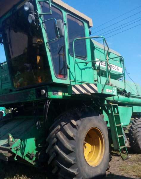 Продаю зерноуборочный комбайн Дон-1500 Б