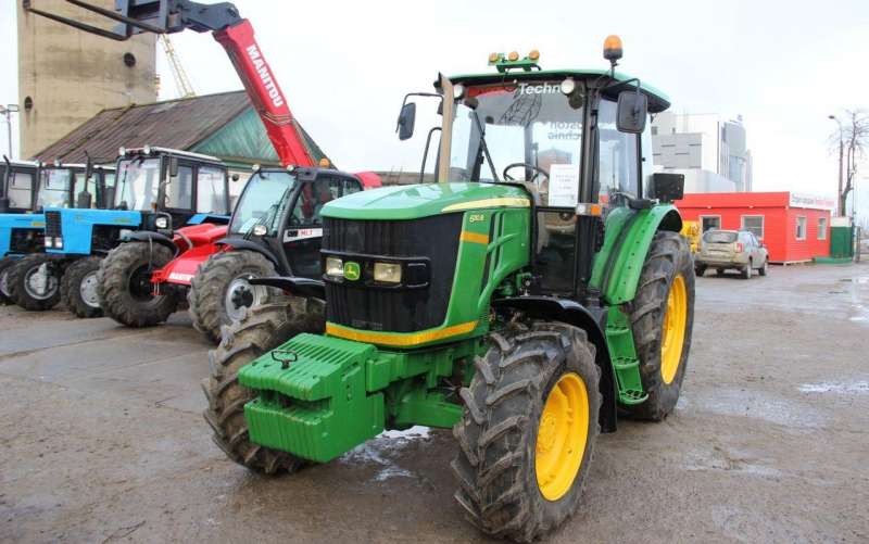 Трактор John Deere 6110B
