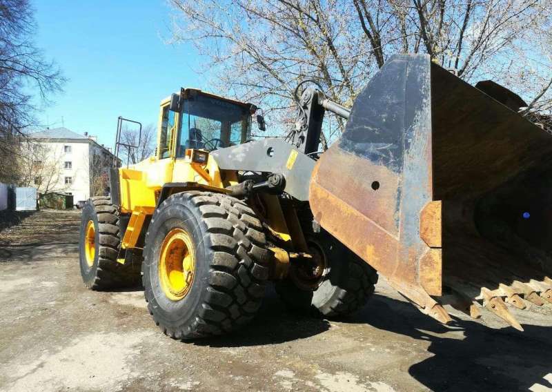 Фронтальный погрузчик volvo l 180 e