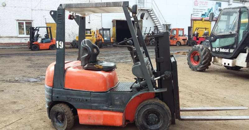 Вилочный погрузчик Toyota 02-6FD 15