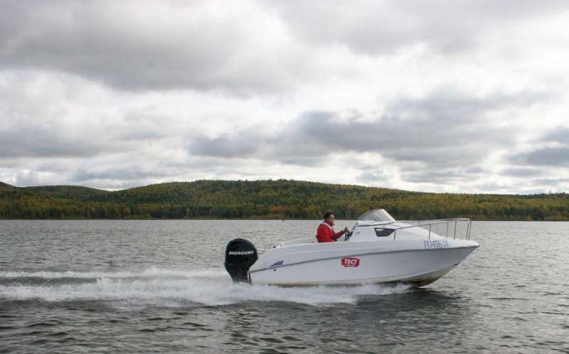 Пластиковый каютный катер Виза Легант - 515К