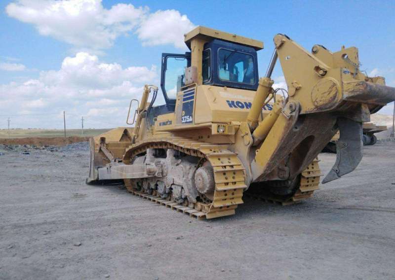 Komatsu D375A-5, 2011