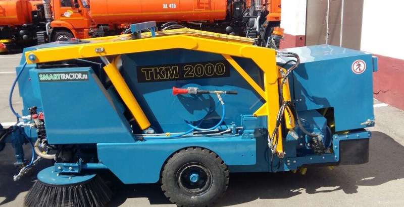Тракторная подметально-уборочная машина ткм-2000