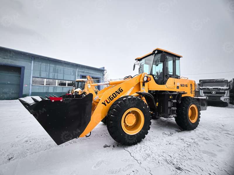 Экскаватор-погрузчик Yugong 933L