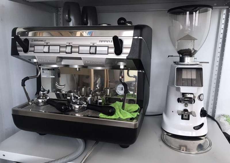 Кофемашина 2 группы nuova simonelli. Кофемашина Симонелли. Бойлер для Appia II Compact nuova Simonelli (98030630). Бойлер Симонелли Апиа 2 в разрезе. Кофемашина Аппиа как включать.