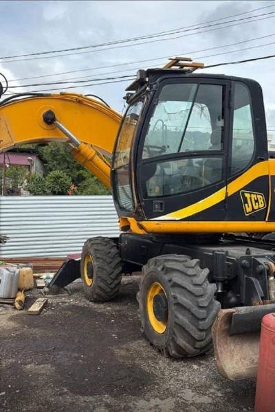 Колёсный экскаватор JCB JS 130W