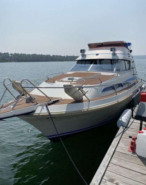 Продам катер tresfjord 31. Стоят два новых volvo-p