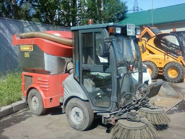 Вакуумно-подметальная машина