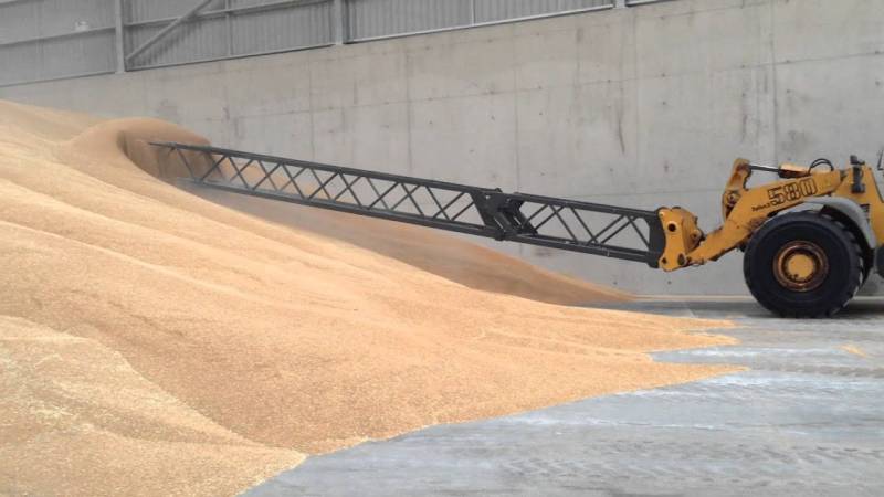 Отвал-буртовщик на телескопический погрузчик XCMG