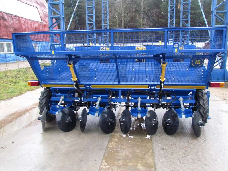 Полунавесная картофелесажалка КСМ-4Н