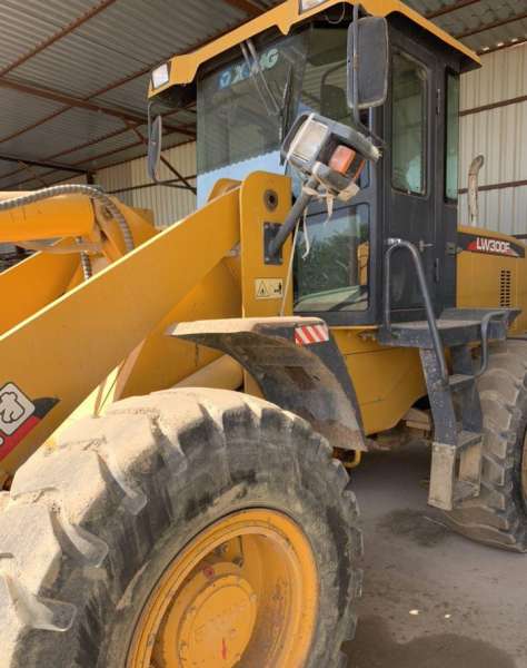 Фронтальный погрузчик xcmg LW300F