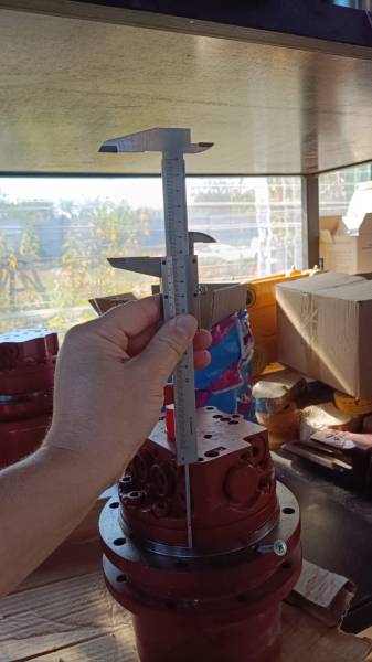 Редуктор хода с гидромотором Sany SY16C SY1 SY26