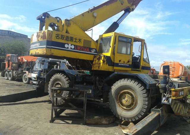 Кран komatsu LW 250 L-1