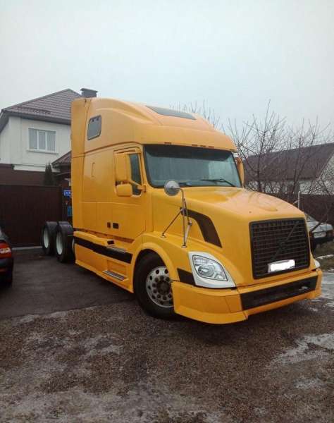 Volvo VNL64T 2003г