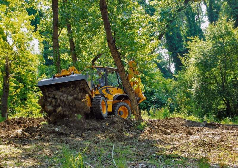 Экскаватор-погрузчик Venieri 8.23 (Италия)