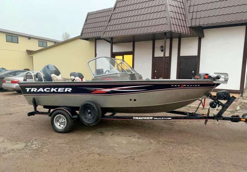 Катер американский рыболовный tracker 16WT
