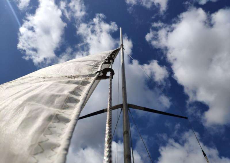 Яхта швертбот т2