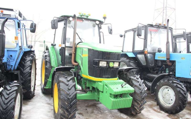 Трактор John Deere 6110B