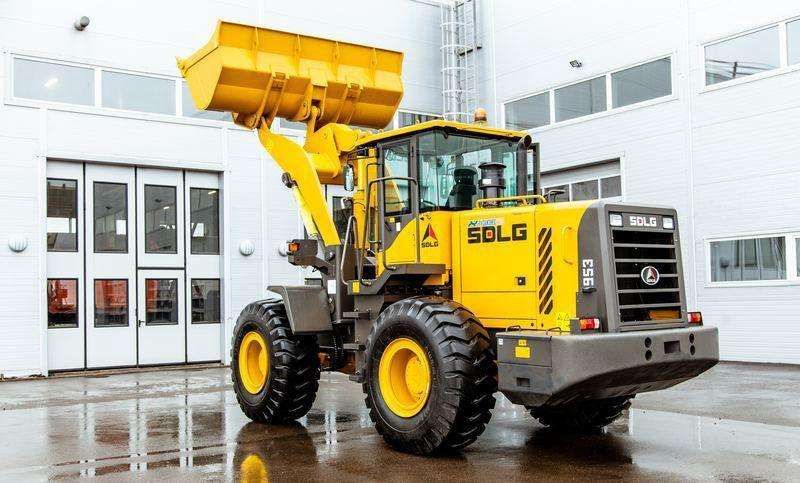 Габаритный фронтальный погрузчик sdlg LG953