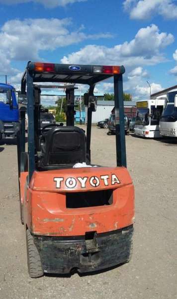 Вилочный погрузчик toyota 02-7FD18FV3000