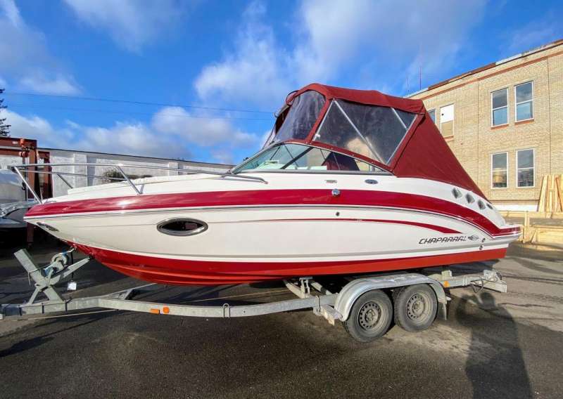 Моторный катер Chaparral 225