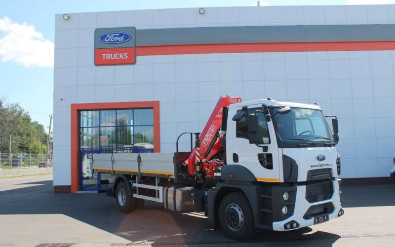 Бортовой фургон Ford 1833 с кму fassi