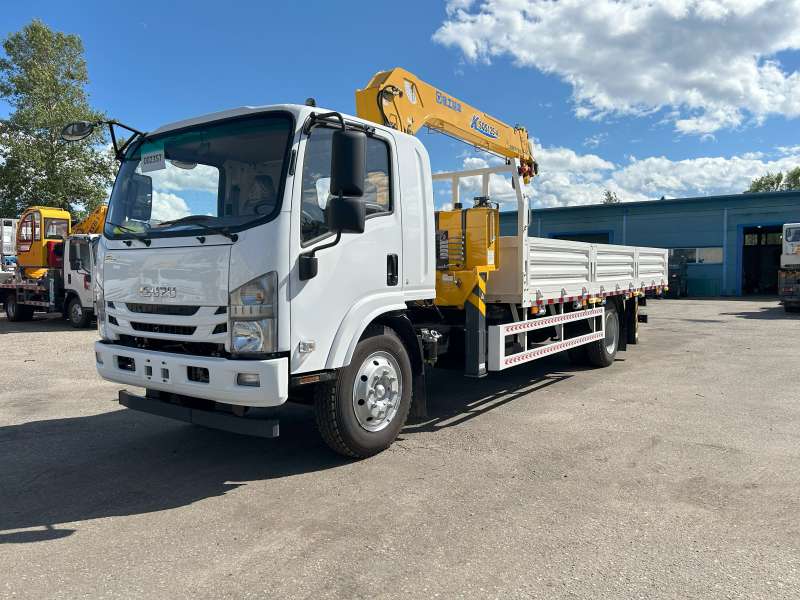 Грузовик Isuzu дв 139kw с КМУ гп 5 т, спальник, 4х2