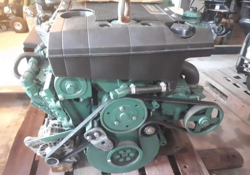 Продам Volvo Penta D4 (дизель, 260 л. с.)