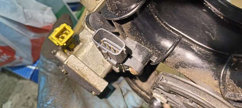 Дроссельная заслонка SamandPeugeot 1.8 XU7JPL3