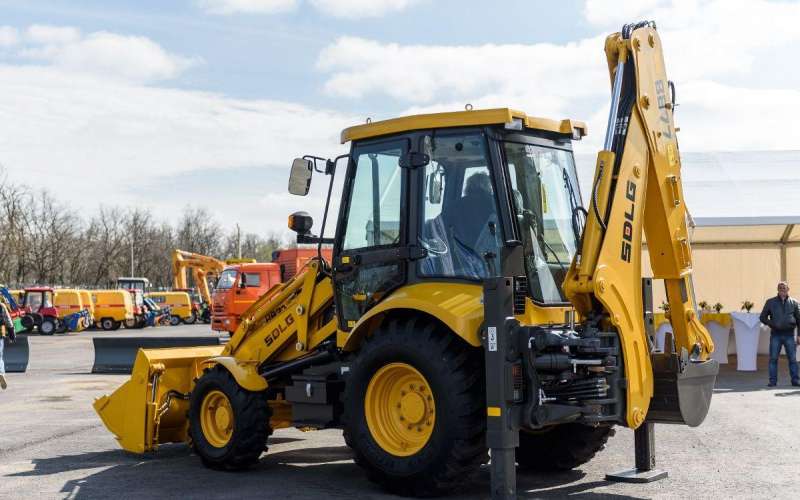 Экскаватор-погрузчик sdlg B877F