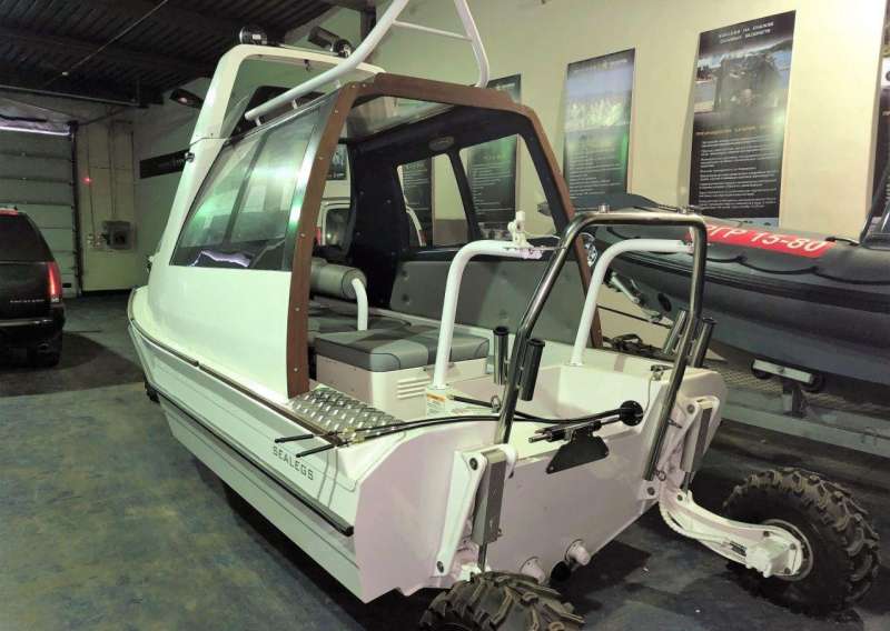 Амфибийный катер Sealegs 6.1 D-tube Cabin