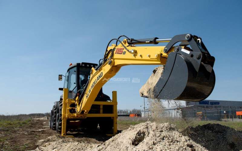 Экскаватор-погрузчик New Holland B115B (с кондиц)