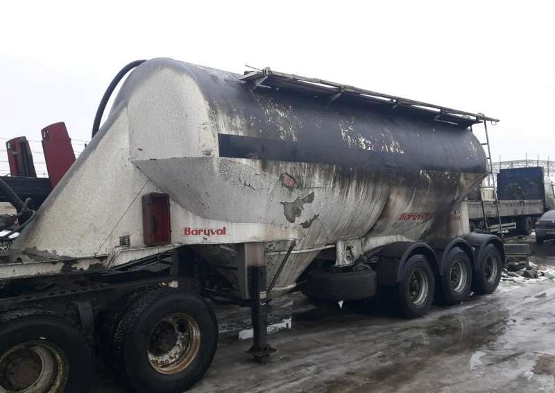 Цементовоз baryval 2004г