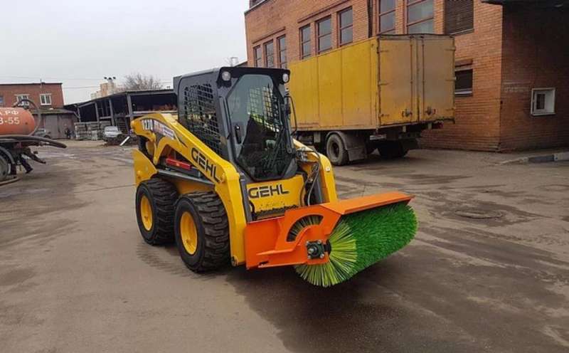 Щетка для мини погрузчика с поворотом 1800